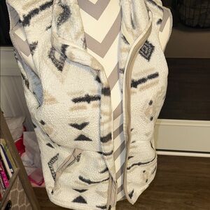 The North Face Women's Cream and Black Fleece Vest